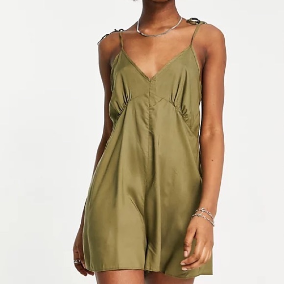 NEVER WORN SIZE 2 ASOS swing tie romper in green - Picture 1 of 3